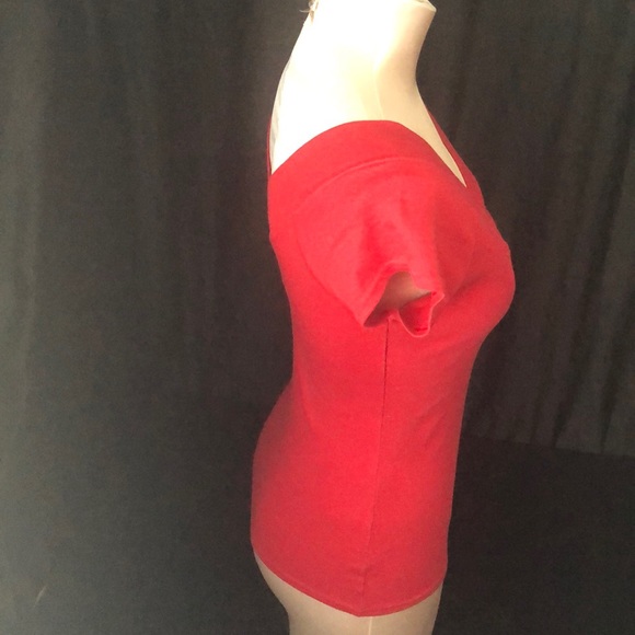 Red gap v shirt - Picture 4 of 4